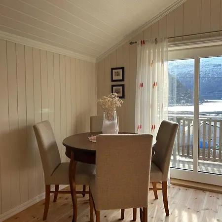 Olastova, Et Koselig Lite Hus I Naer Sentrum 別荘 *