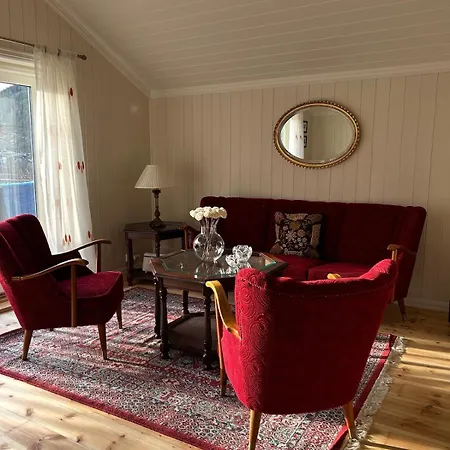 Olastova, Et Koselig Lite Hus I Naer Sentrum 別荘 ストリン