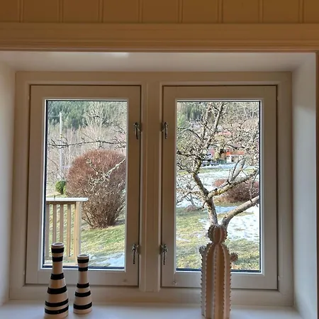 Olastova, Et Koselig Lite Hus I Naer Sentrum ストリン