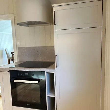 Olastova, Et Koselig Lite Hus I Naer Sentrum * ストリン