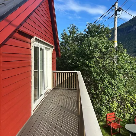 Olastova, Et Koselig Lite Hus I Naer Sentrum * ストリン