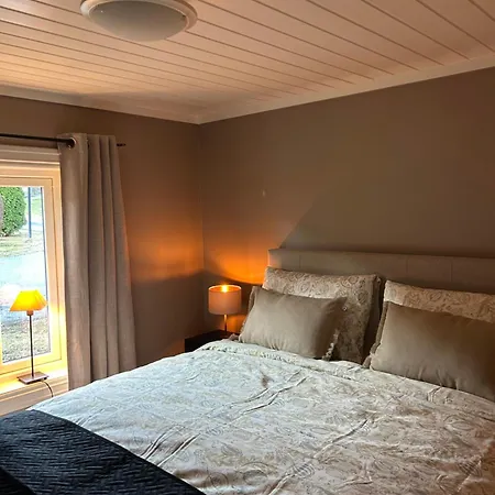 Olastova, Et Koselig Lite Hus I Naer Sentrum * ストリン