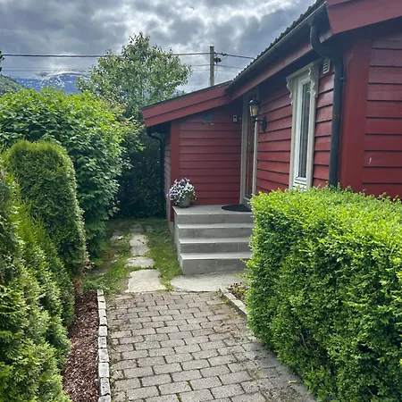 Olastova, Et Koselig Lite Hus I Naer Sentrum 別荘