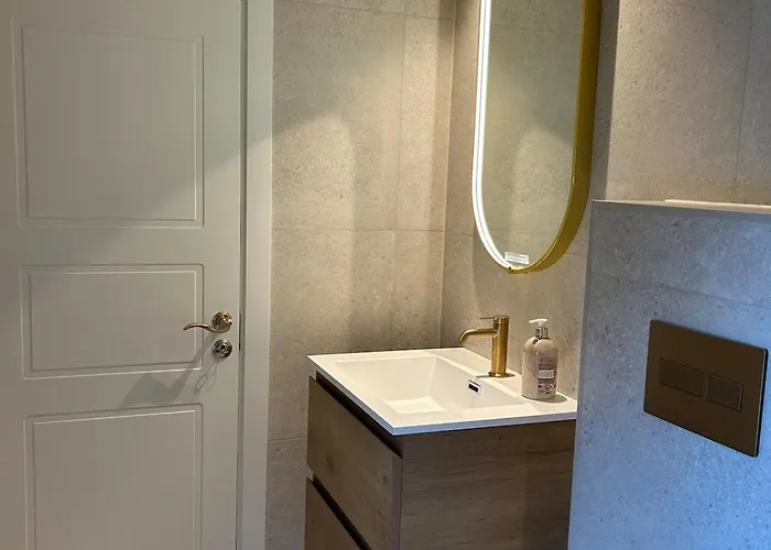 度假居 Olastova, Et Koselig Lite Hus I Naer Sentrum *