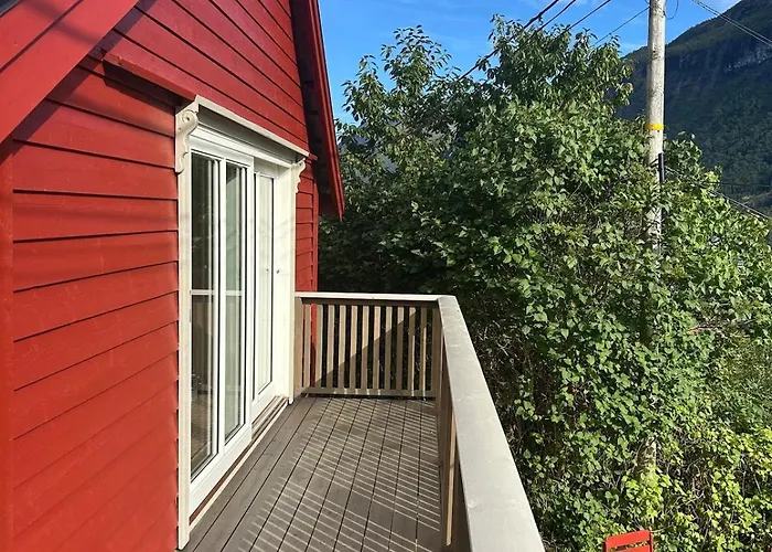 Olastova, Et Koselig Lite Hus I Naer Sentrum * Stryn